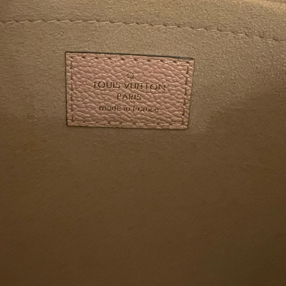 Louis Vuitton Daily Pouch - Picture 7 of 9